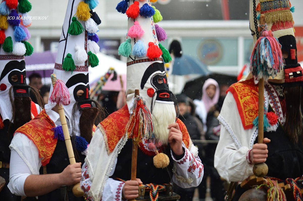 Кукери на Старчовден в Баня