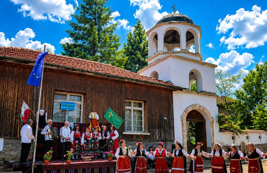 Църквата в село Пролом близо до Баня