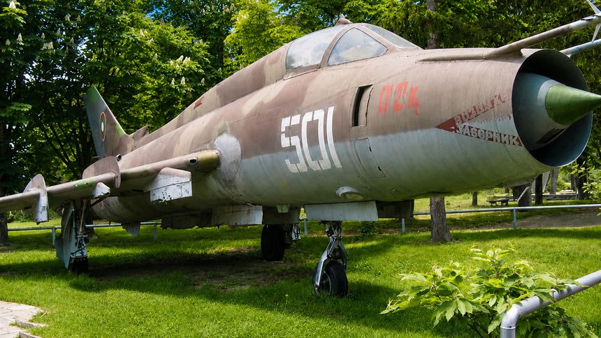 Самолет Су-22 в Баня