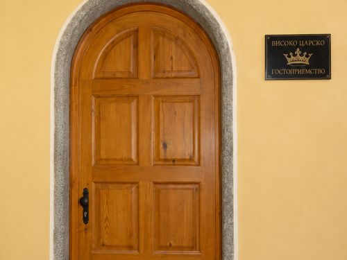 Банчето и Царската баня в Баня 1